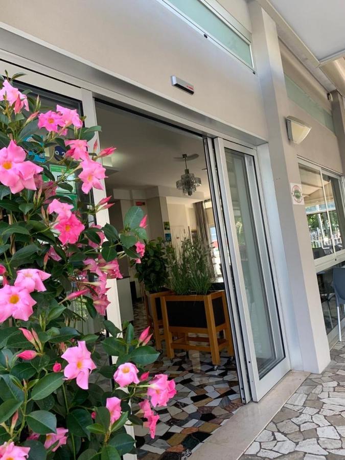 Hotel Haway Rimini Esterno foto