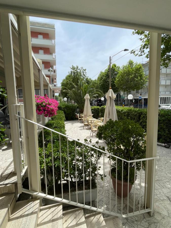 Hotel Haway Rimini Esterno foto