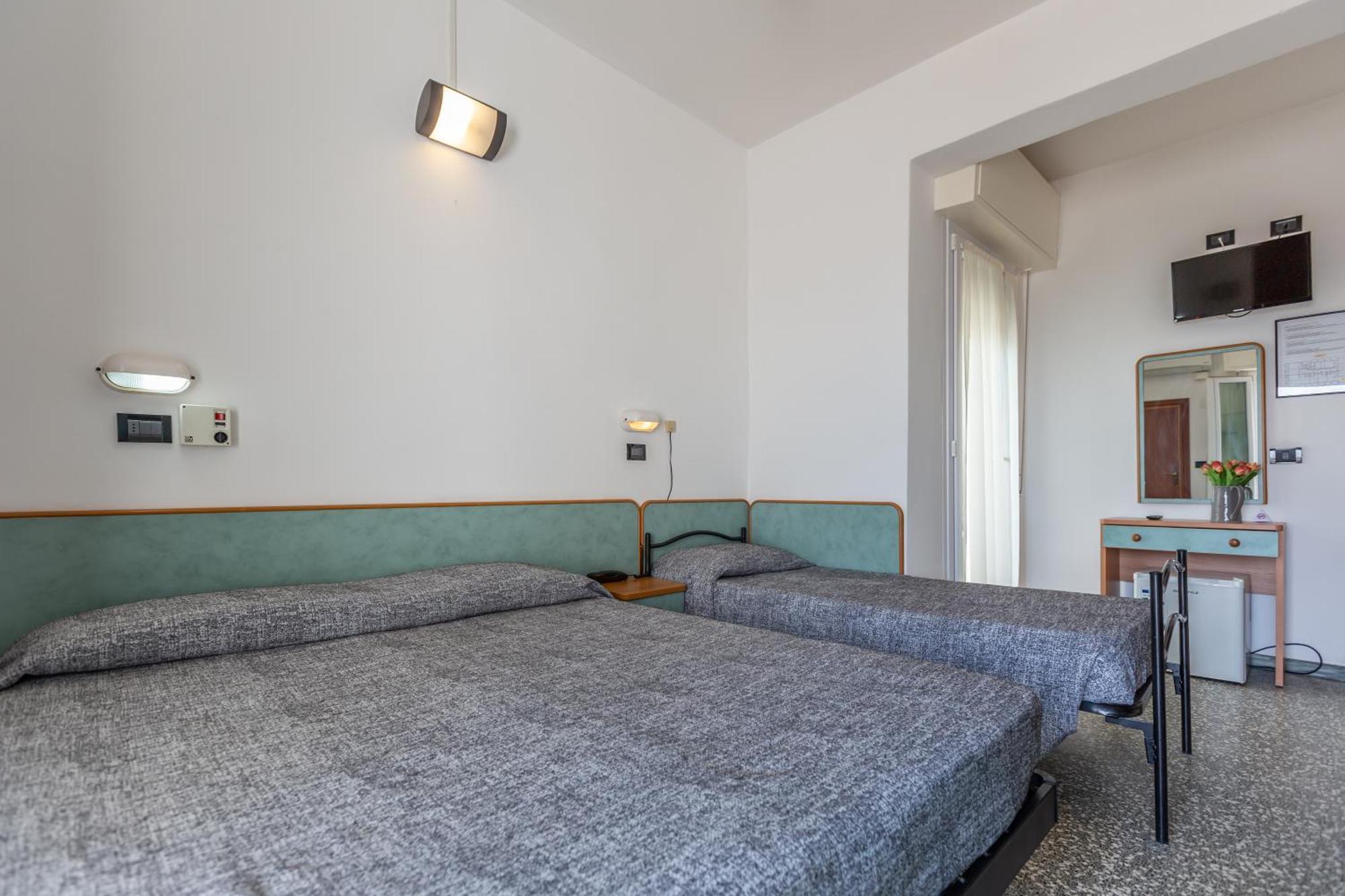 Hotel Haway Rimini Esterno foto