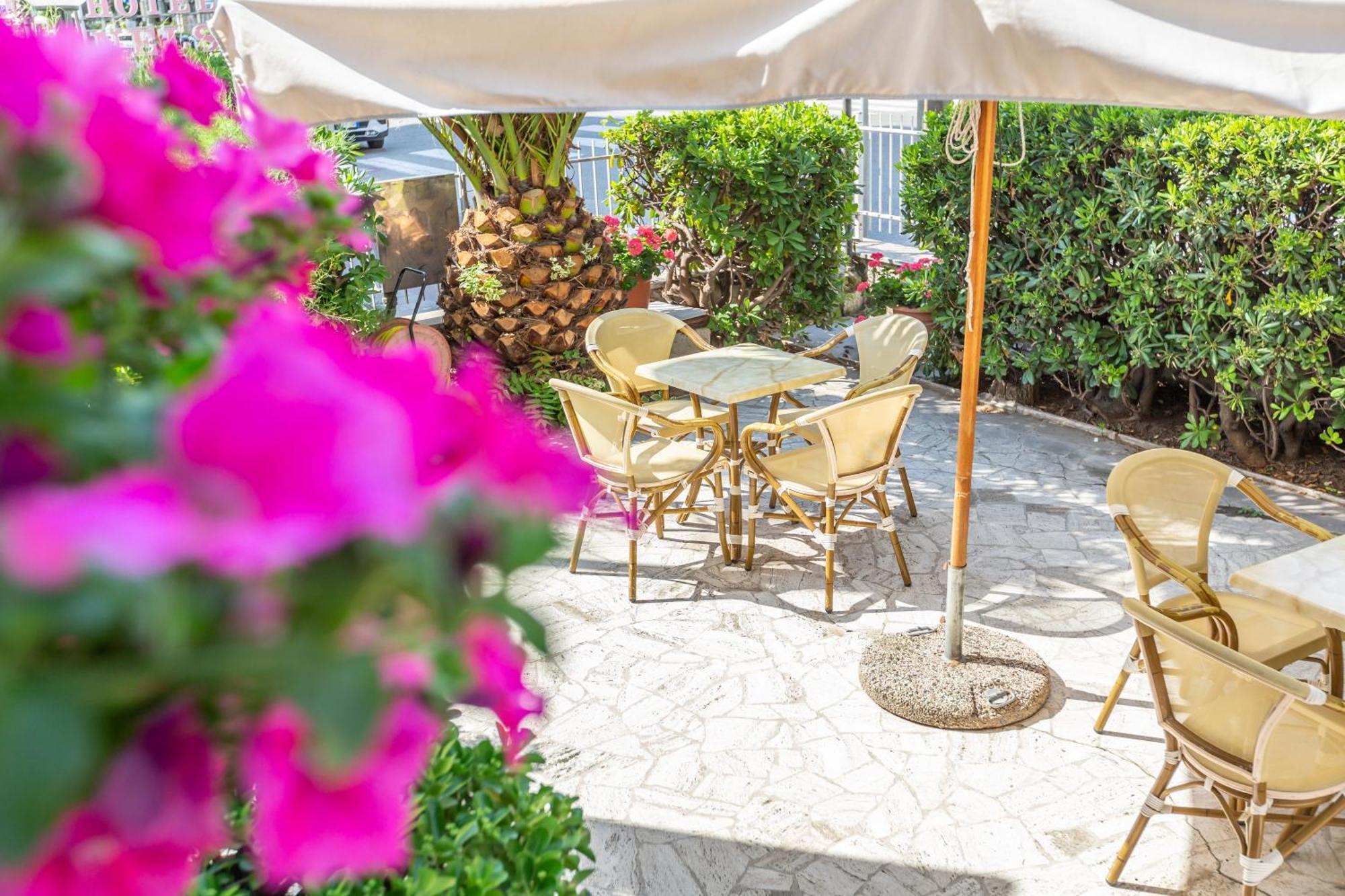 Hotel Haway Rimini Esterno foto
