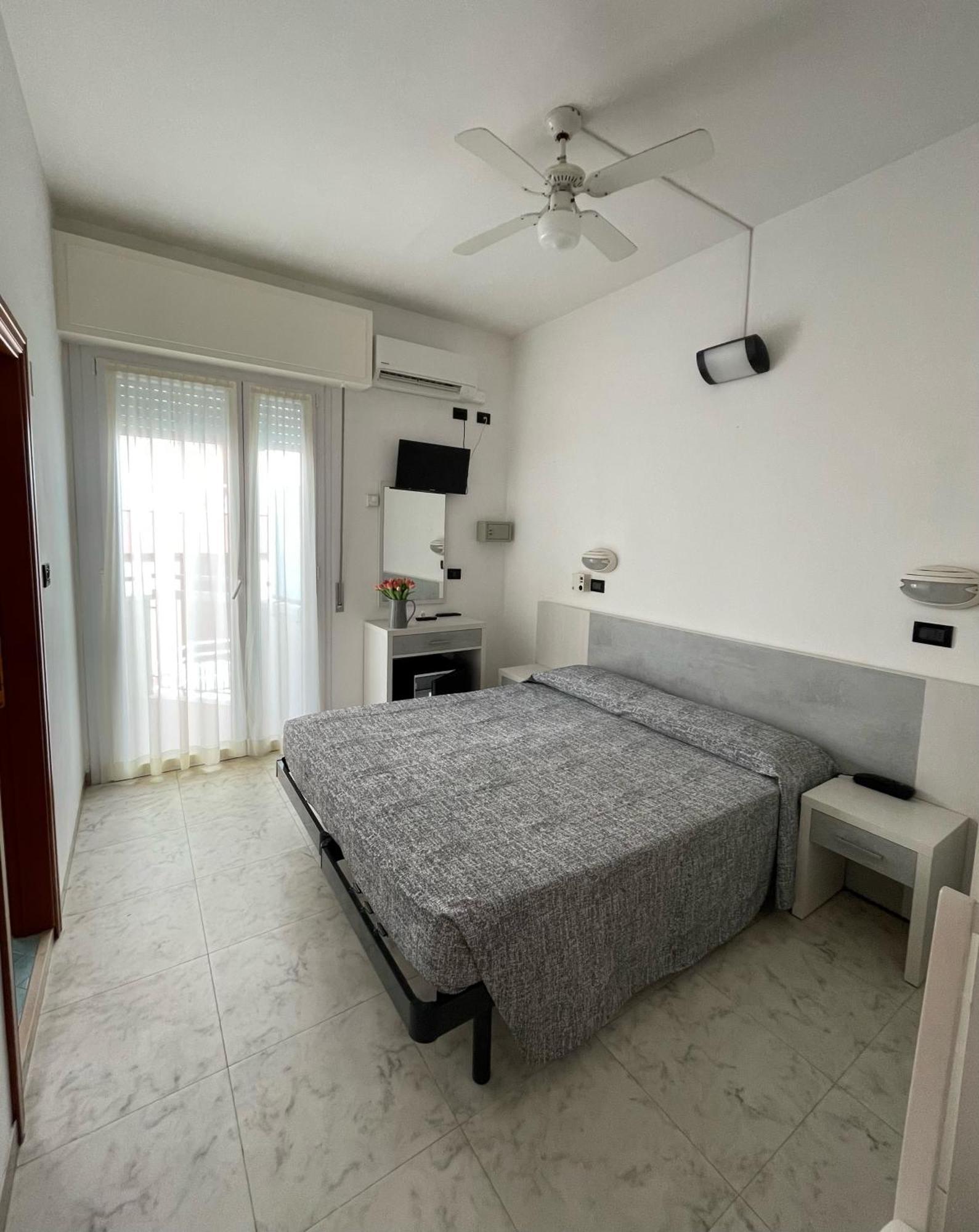 Hotel Haway Rimini Esterno foto