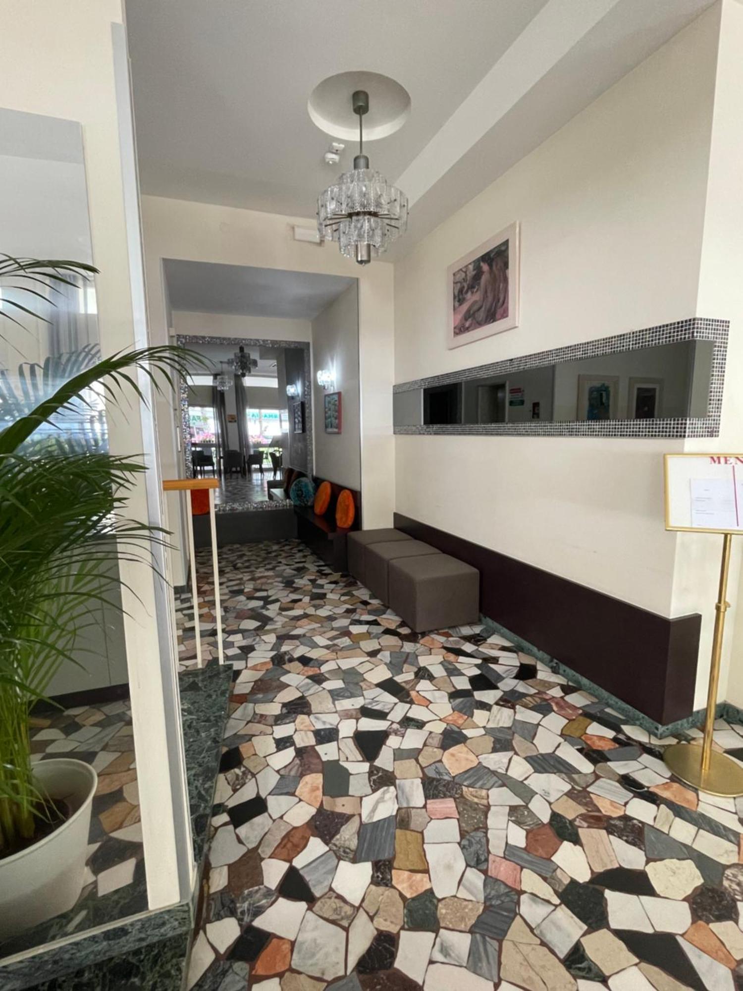 Hotel Haway Rimini Esterno foto