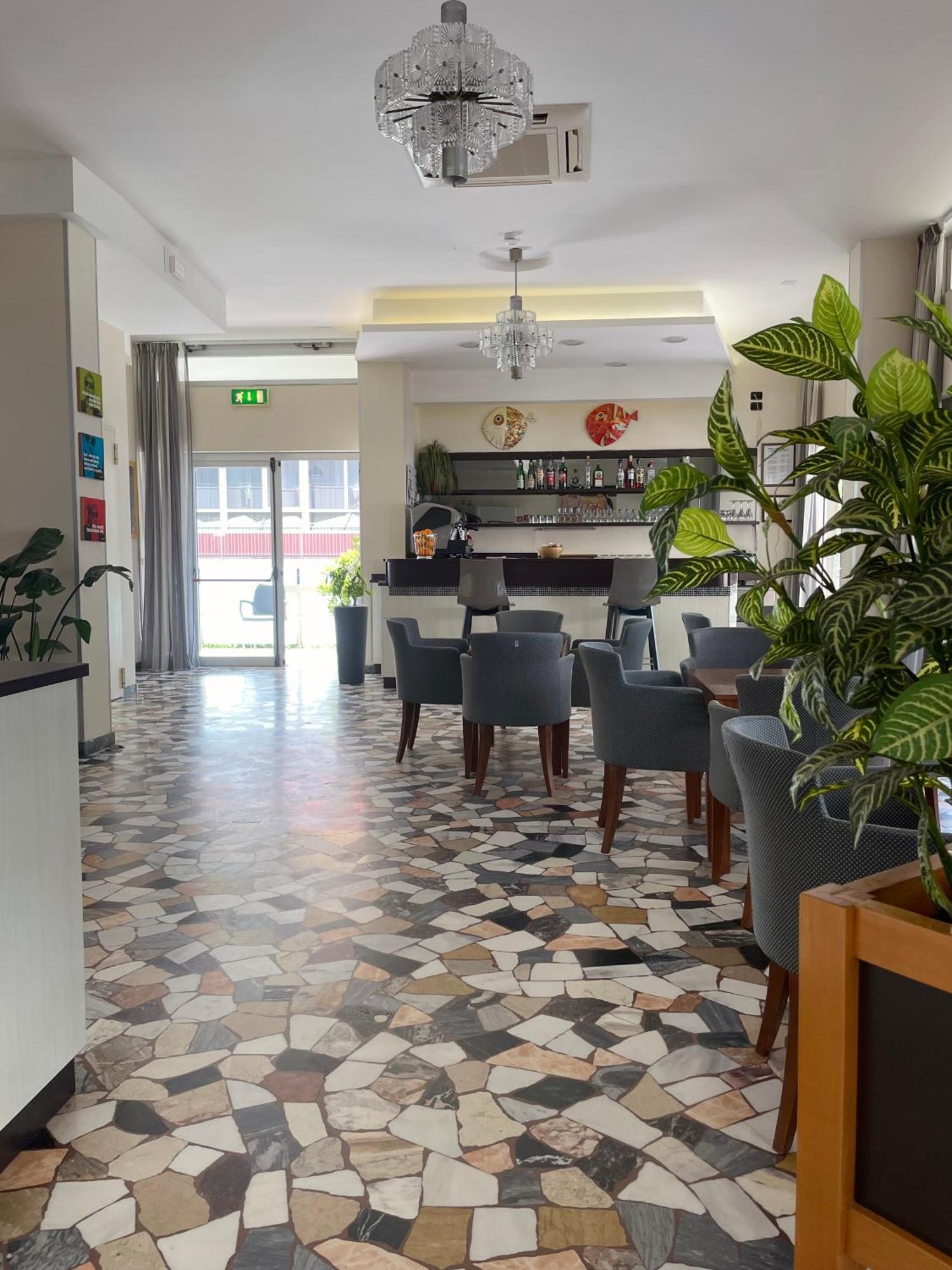 Hotel Haway Rimini Esterno foto